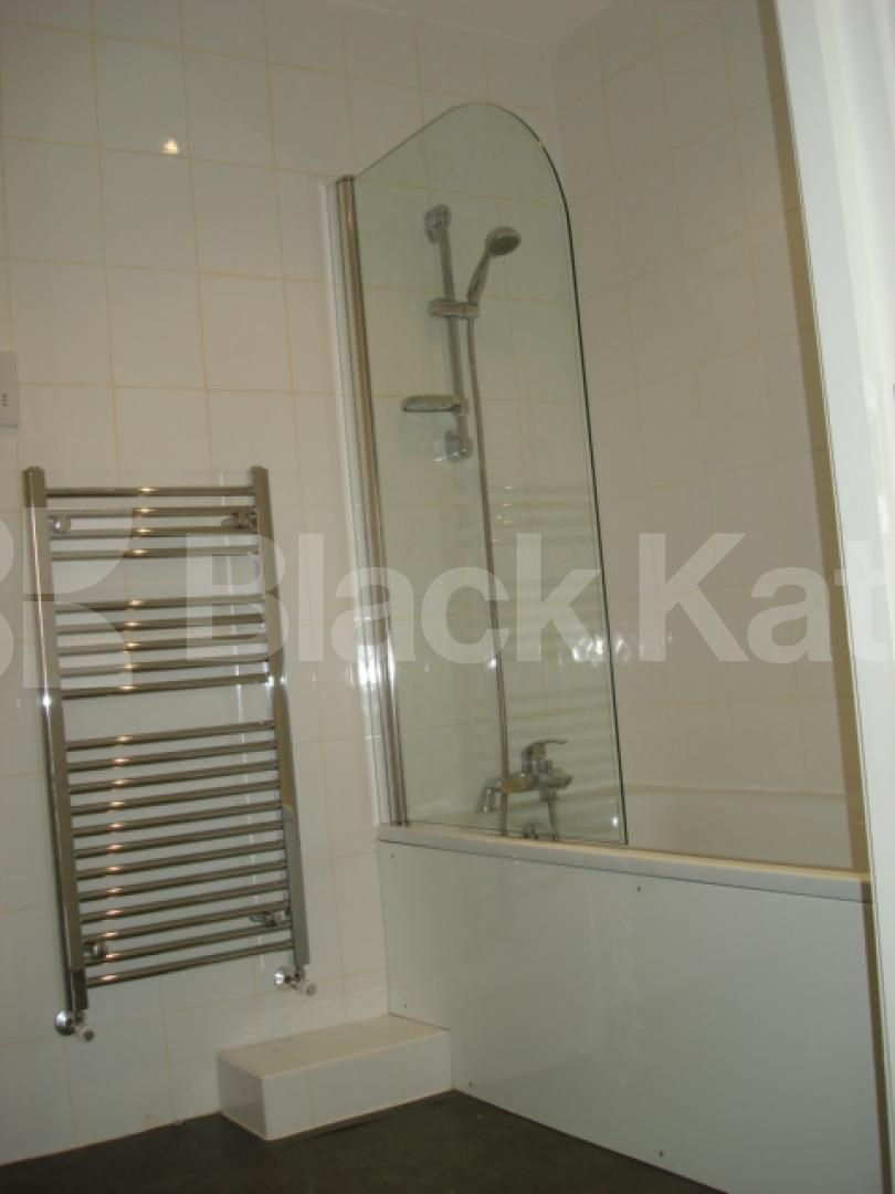 			1 Bedroom, 1 bath, 1 reception Apartment			 Gloucester Court, Rowcross St., Bermondsey